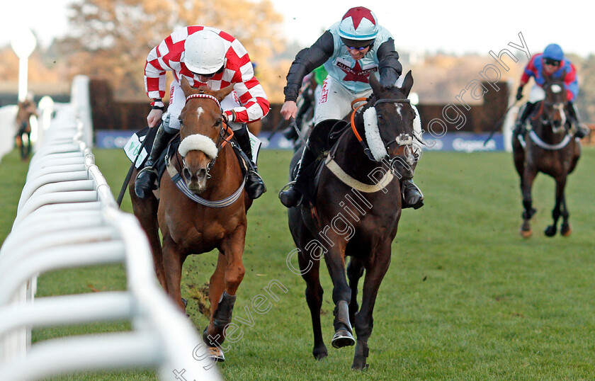 Toviere-0001 
 TOVIERE (left, Leighton Aspell) beats CLONDAW CIAN (right) in The BAM Construct UK Novices Handicap Chase Ascot 25 Nov 2017 - Pic Steven Cargill / Racingfotos.com