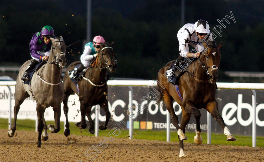 Thunderbolt-Rocks-0004 
 THUNDERBOLT ROCKS (James Doyle) beats GUVENOR'S CHOICE (left) in The Hellermanntyton Identification Handicap
Wolverhampton 5 Sep 2018 - Pic Steven Cargill / Racingfotos.com