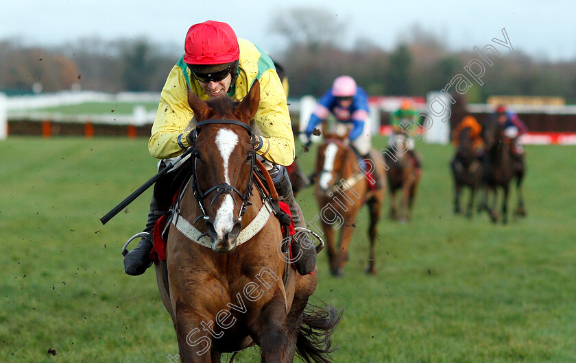 Sizing-Tennessee-0009 
 SIZING TENNESSEE (Tom Scudamore) wins The Ladbrokes Trophy
Newbury 1 Dec 2018 - Pic Steven Cargill / Racingfotos.com