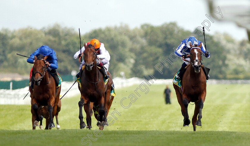 Fox-Chairman-0002 
 FOX CHAIRMAN (right, Silvestre De Sousa) beats PONDUS (2nd left) in The bet365 Steventon Stakes
Newbury 20 Jul 2019 - Pic Steven Cargill / Racingfotos.com