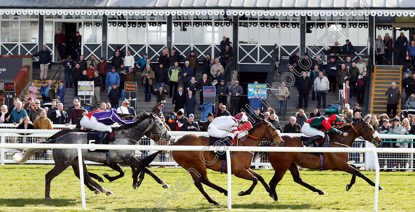 Porth-Swtan-0003 
 PORTH SWTAN (Jason Hart) beats RASELASAD (centre) and HAYADH (left) in The racingtv.com Handicap
Musselburgh 2 Apr 2019 - Pic Steven Cargill / Racingfotos.com