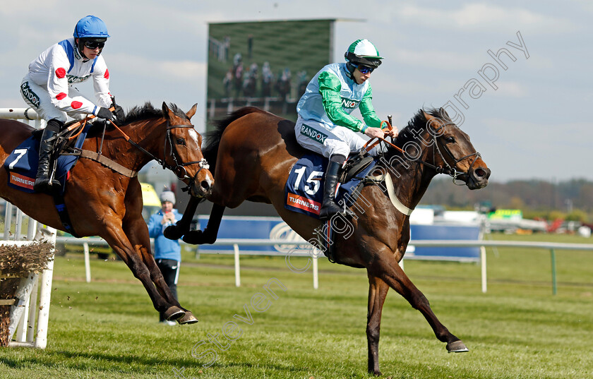 You-Wear-It-Well-0003 
 YOU WEAR IT WELL (Gavin Sheehan)
Aintree 15 Apr 2023 - Pic Steven Cargill / Racingfotos.com