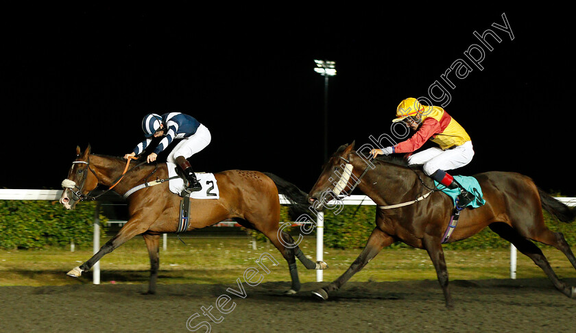 Spice-War-0002 
 SPICE WAR (left, Thomas Greatrex) beats IT'S HOW WE ROLL (right) in The Matchbook Best Bets Handicap 
Kempton 3 Sep 2019 - Pic Steven Cargill / Racingfotos.com