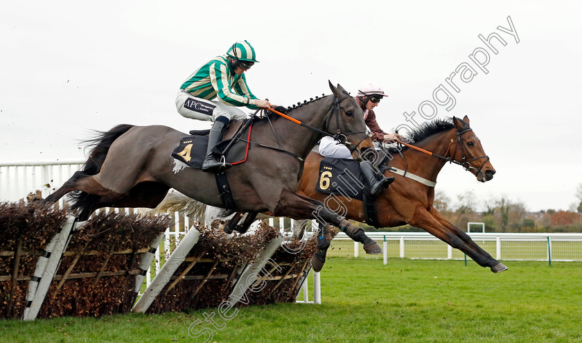 Here-Comes-McCoy-and-Bon-Retour-0002 
 HERE COMES MCCOY (left, Lewis Stones) with BON RETOUR (right, Tom Midgley) 
Warwick 22 Nov 2023 - Pic Steven Cargill / Racingfotos.com