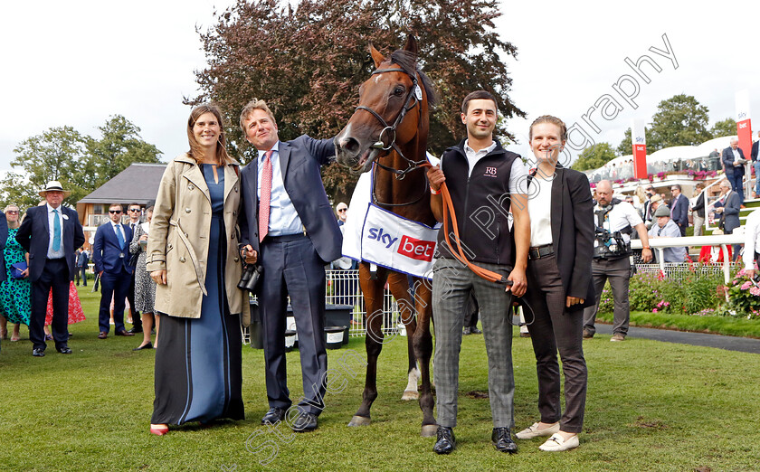 Kinross-0008 
 KINROSS with Ralph Beckett after The Sky Bet City of York Stakes
York 20 Aug 2022 - Pic Steven Cargill / Racingfotos.com