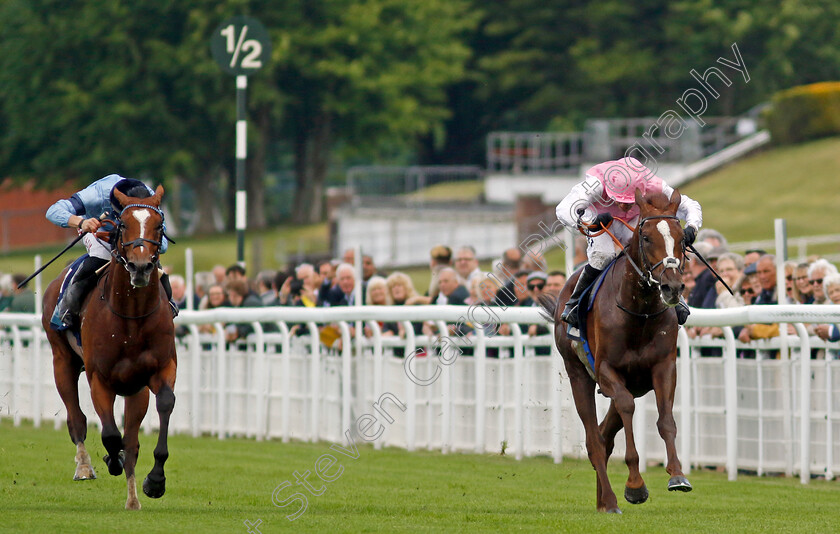 Lionel-0004 
 LIONEL (right, Jamie Spencer) beats LYSANDER (left) in The British Stallion Studs EBF Cocked Hat Stakes
Goodwood 20 May 2022 - Pic Steven Cargill / Racingfotos.com