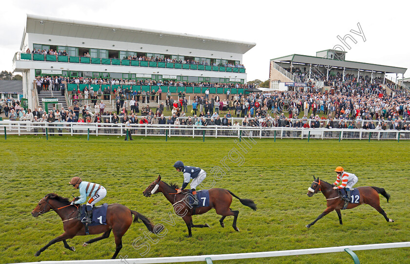 Hope-Is-High-0002 
 HOPE IS HIGH (left, Silvestre De Sousa) on her way to winning The Bath Summer Staying Series Final Handicap Yarmouth 21 Sep 2017 - Pic Steven Cargill / Racingfotos.com