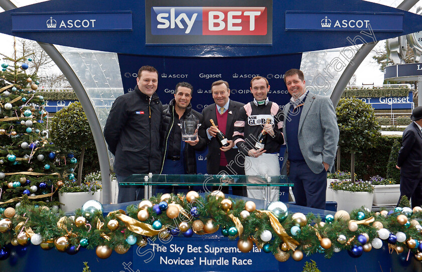 Claimantakinforgan-0008 
 Presentation for The Sky Bet Supreme Trial Novices Hurdle Ascot 22 Dec 2017 - Pic Steven Cargill / Racingfotos.com