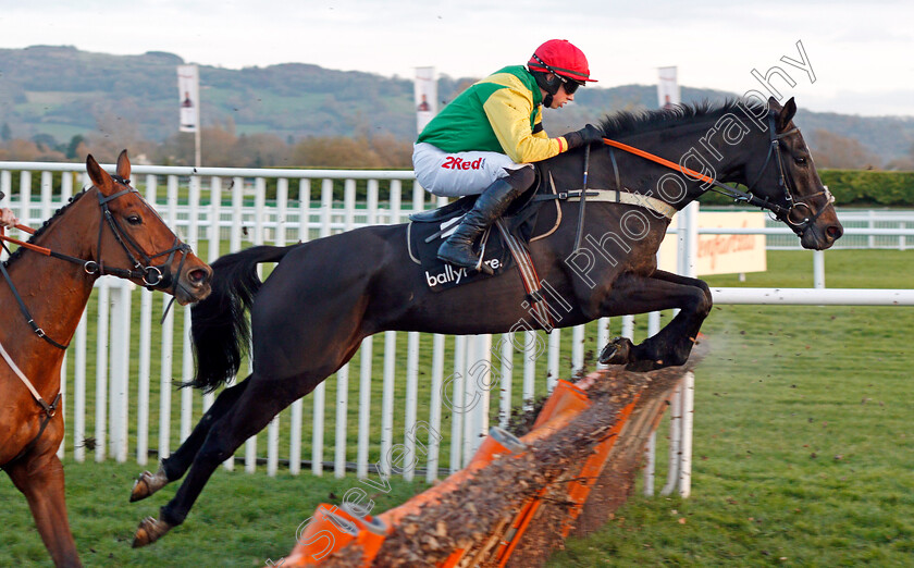 Vision-Des-Flos-0001 
 VISION DES FLOS (Bryan Cooper) Cheltenham 17 Nov 2017 - Pic Steven Cargill / Racingfotos.com