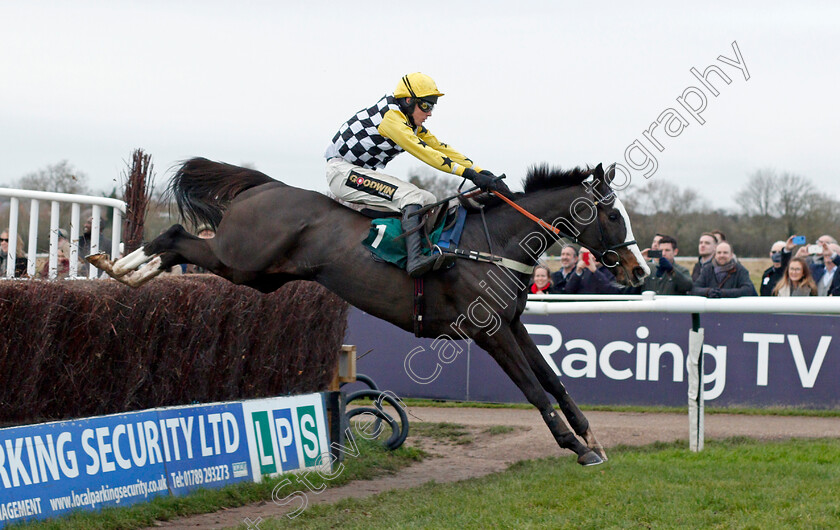 The-Glancing-Queen-0003 
 THE GLANCING QUEEN (Tom Cannon) wins The Actioncoach Invest In The Best Lady Godiva Mares Novices Chase
Warwick 9 Dec 2021 - Pic Steven Cargill / Racingfotos.com