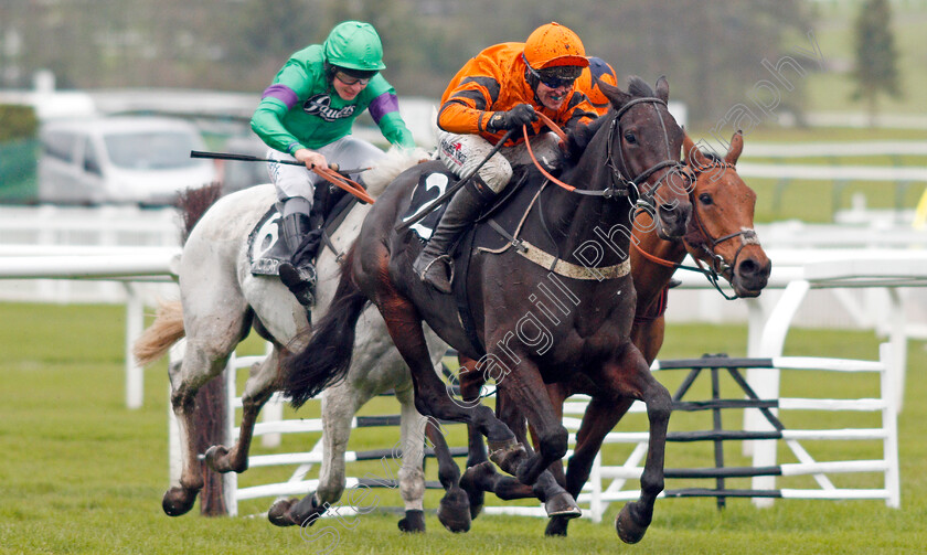 West-Approach-0004 
 WEST APPROACH (Robbie Power) wins The BetVictor Smartcards Handicap Chase
Cheltenham 16 Nov 2019 - Pic Steven Cargill / Racingfotos.com