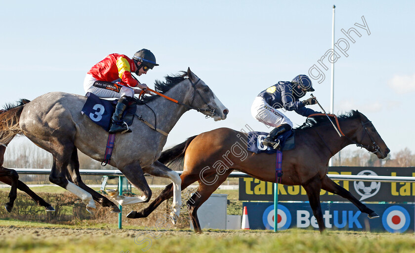 Harry-Brown-0003 
 HARRY BROWN (Hayley Turner) beats ROCKING ENDS (left) in The Talksport Powered By Fans Handicap
Lingfield 21 Jan 2023 - Pic Steven Cargill / Racingfotos.com