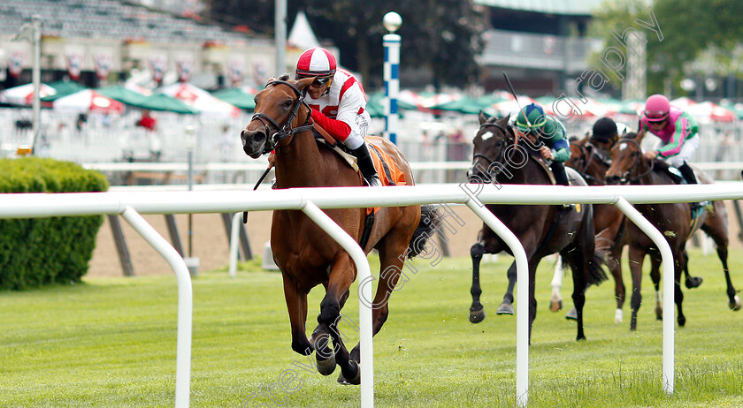 Catch-A-Bid-0001 
 CATCH A BID (Javier Castellano) wins Maiden
Belmont Park USA 6 Jun 2019 - Pic Steven Cargill / Racingfotos.com