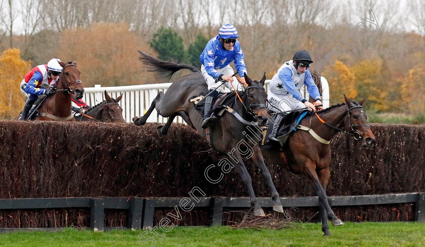 Marsh-Wren-0004 
 MARSH WREN (right, Ciaran Gethings) beats MALAITA (centre) in The Duncan Smith Over The Hill Birthday Mares Novices Handicap Chase
Warwick 22 Nov 2023 - Pic Steven Cargill / Racingfotos.com