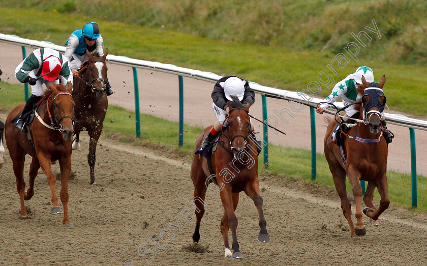 Wilbury-Twist-0001 
 WILBURY TWIST (Andrea Atzeni) beats SONNET ROSE (right) in The Racing Welfare Fillies Handicap
Lingfield 4 Oct 2018 - Pic Steven Cargill / Racingfotos.com