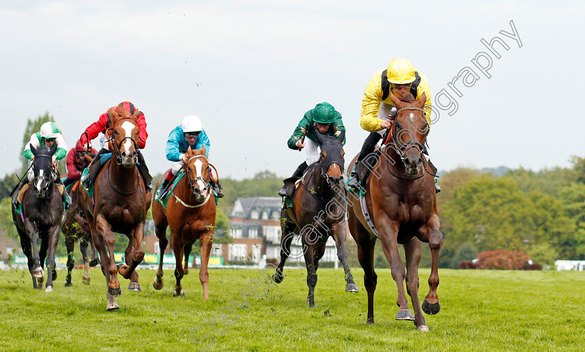 Addeybb-0002 
 ADDEYBB (James Doyle) wins The bet365 Mile Sandown 27 Apr 2018 - Pic Steven Cargill / Racingfotos.com