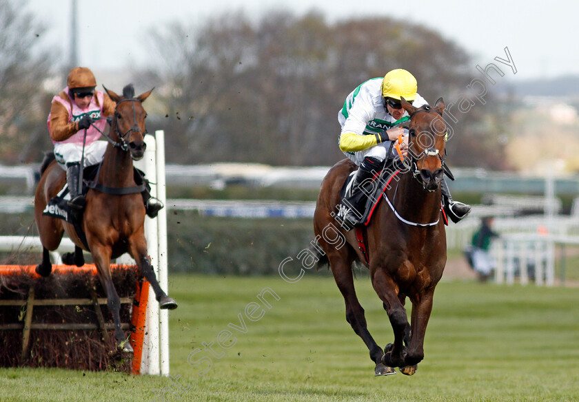 Three-Stripe-Life-0004 
 THREE STRIPE LIFE (Davy Russell) wins The Betway Mersey Novices Hurdle
Aintree 9 Apr 2022 - Pic Steven Cargill / Racingfotos.com