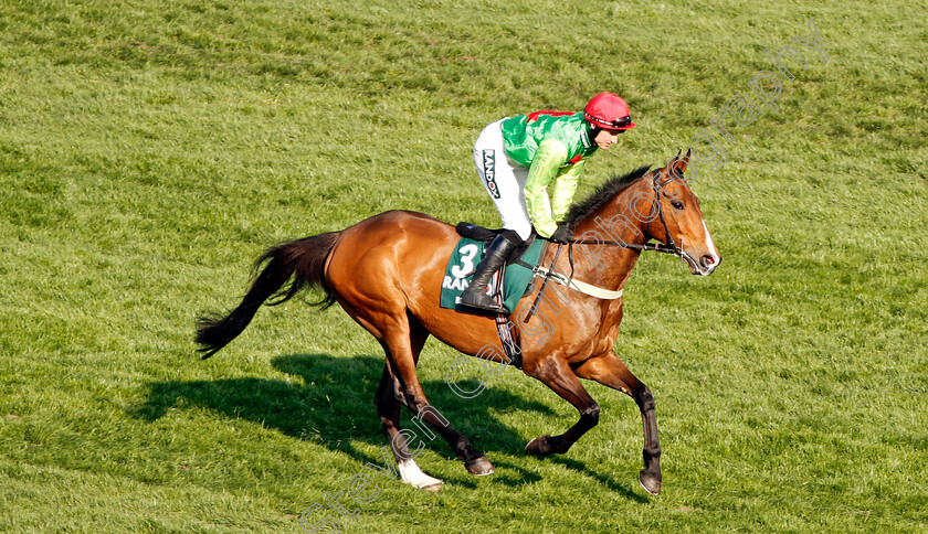 Buywise-0001 
 BUYWISE (Adam Wedge) Aintree 14 Apr 2018 - Pic Steven Cargill / Racingfotos.com