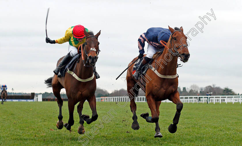 Benatar-0003 
 BENATAR (right, Jamie Moore) beats FINIAN'S OSCAR (left) in The Mitie Noel Novices Chase Ascot 22 Dec 2017 - Pic Steven Cargill / Racingfotos.com