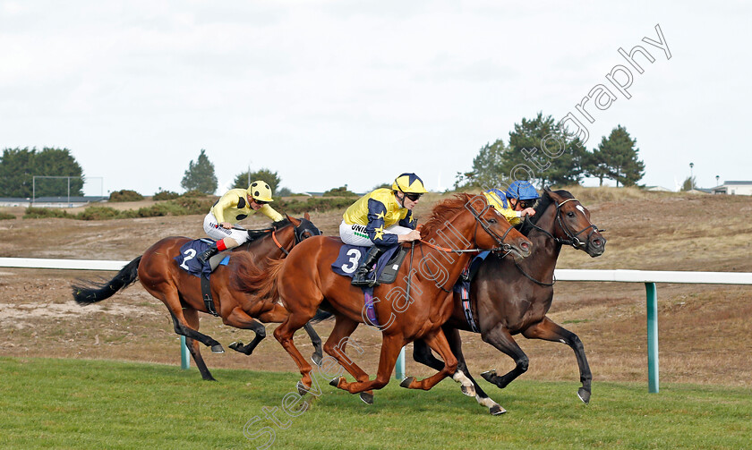 Universal-Order-0002 
 UNIVERSAL ORDER (centre, Jamie Spencer) beats EL MISK (right) and THREE COMETS (left) in The Dan Hague Yarmouth's Number 1 Bookmaker Handicap
Yarmouth 17 Sep 2019 - Pic Steven Cargill / Racingfotos.com