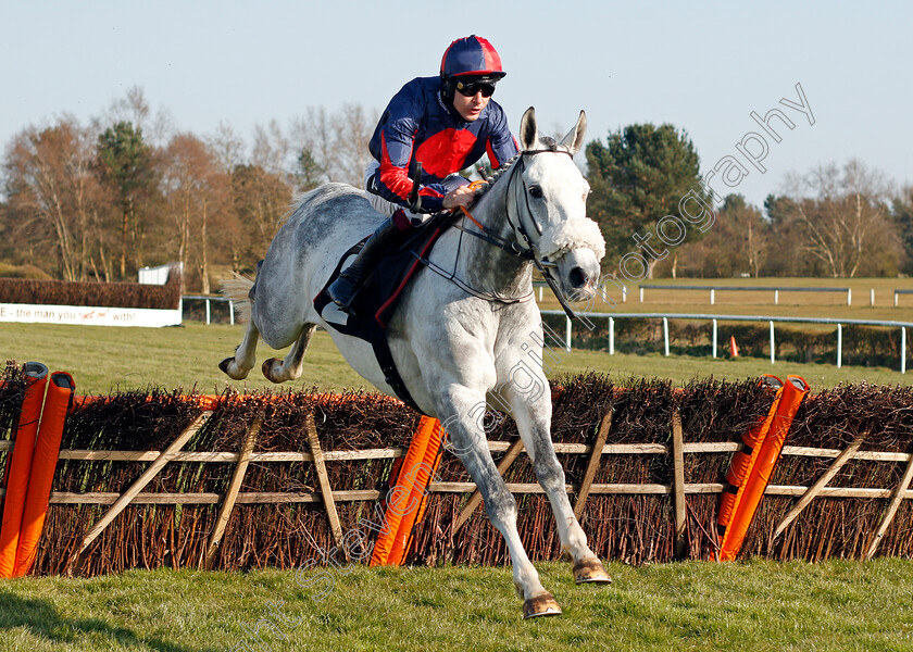 Ripper-Roo-0007 
 RIPPER ROO (Aidan Coleman) wins The Mansionbet App Maiden Hurdle
Market Rasen 19 Apr 2021 - Pic Steven Cargill / Racingfotos.com