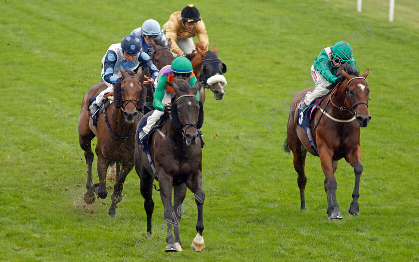 Papa-Stour-0004 
 PAPA STOUR (centre, Marco Ghiani) beats MOLLY SHAW (right) in The Download The At The Races App Handicap
Yarmouth 14 Sep 2021 - Pic Steven Cargill / Racingfotos.com