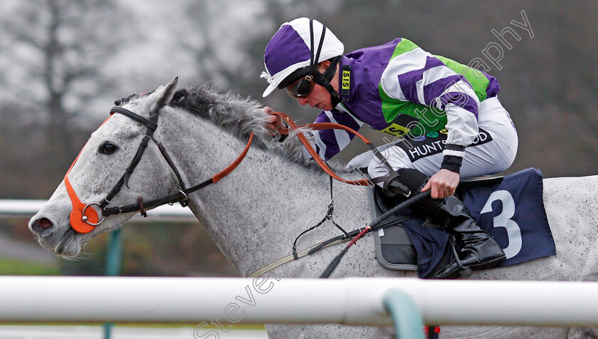 Miss-Minuty-0005 
 MISS MINUTY (Jason Watson) wins The 32Redsport.com Fillies Handicap Lingfield 6 Jan 2018 - Pic Steven Cargill / Racingfotos.com