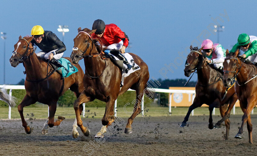 Beccara-Rose-0003 
 BECCARA ROSE (Harry Davies) beats VENUS ROSEWATER (left) in The NFRC Irish EBF Maiden Fillies Stakes
Kempton 8 Sep 2023 - Pic Steven Cargill / Racingfotos.com