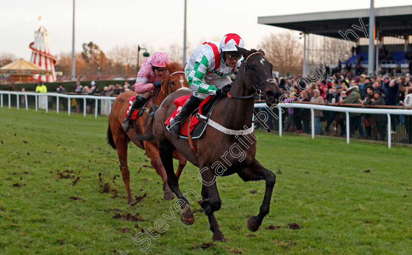 Kayf-Grace-0002 
 KAYF GRACE (Nico de Boinville) wins The 32Red Download The App Handicap Hurdle Kempton 27 Dec 2017 - Pic Steven Cargill / Racingfotos.com