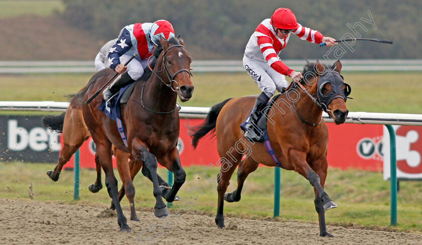 Galloway-Hills-0003 
 GALLOWAY HILLS (left, Sean Levey) beats NOMORECALLS (right) in The Betway Sprint Novice Stakes Lingfield 6 Jan 2018 - Pic Steven Cargill / Racingfotos.com