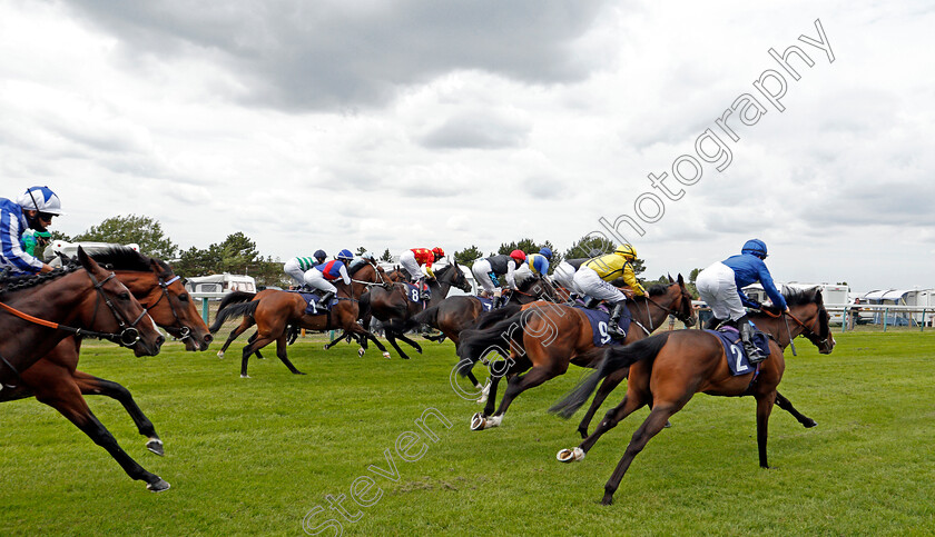 Yarmouth-0003 
 The field races past the holiday camp site shortly after the start of the Mansionbet Beaten By A Head Maiden Handicap
Yarmouth 22 Jul 2020 - Pic Steven Cargill / Racingfotos.com