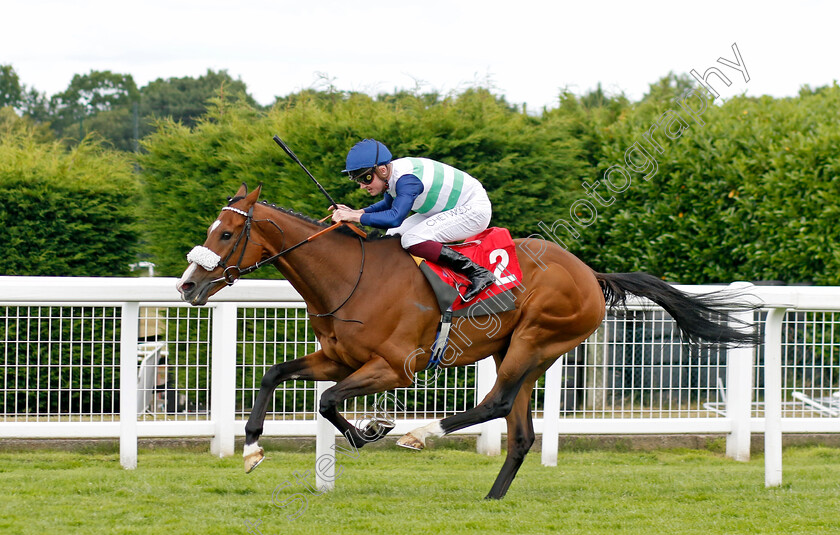 Coltrane-0004 
 COLTRANE (Rob Hornby) wins The Coral Marathon 
Sandown 1 Jul 2022 - Pic Steven Cargill / Racingfotos.com