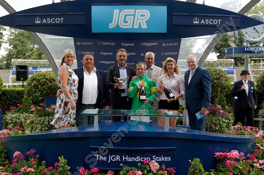 Kelly s-Dino-0010 
 Presentation for The JGR Handicap
Ascot 27 Jul 2018 - Pic Steven Cargill / Racingfotos.com