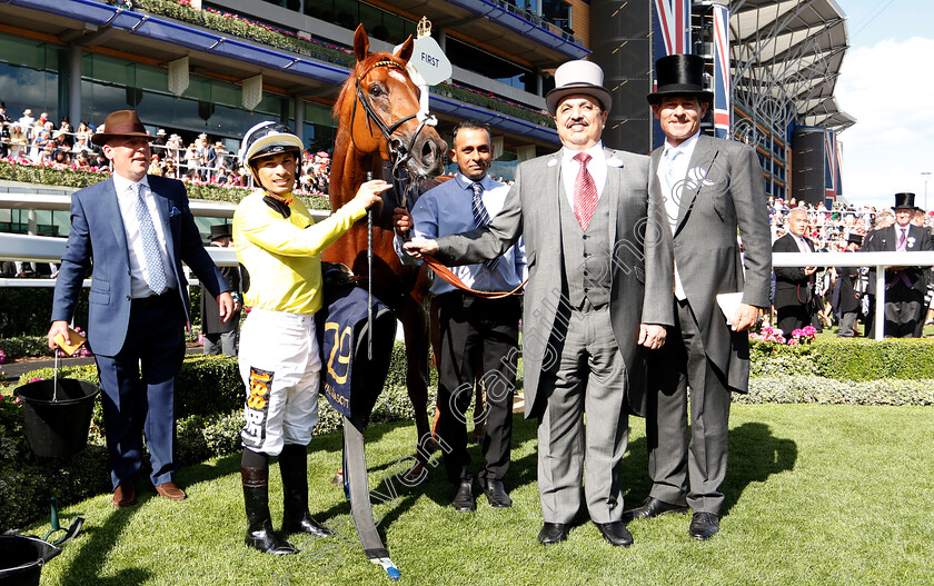 Ostilio-0008 
 OSTILIO (Silvestre De Sousa) with Sheikh Obaid and Simon Crisford after The Britannia Stakes
Royal Ascot 21 Jun 2018 - Pic Steven Cargill / Racingfotos.com