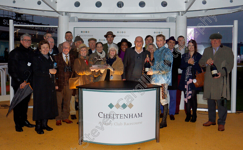 Posh-Trish-0006 
 Presentation for The Experience The Theatre At The Festival Mares Standard Open National Hunt Flat Race Cheltenham 18 Nov 2017 - Pic Steven Cargill / Racingfotos.com