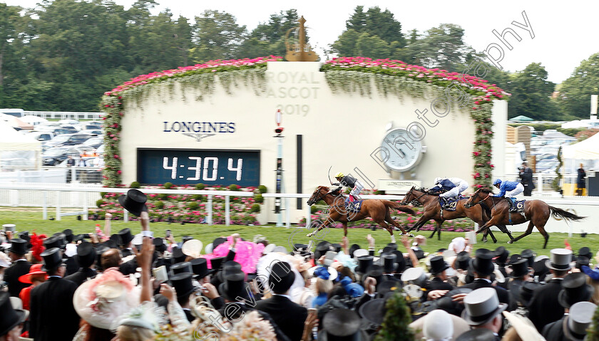 Stradivarius-0013 
 STRADIVARIUS (Frankie Dettori) wins The Gold Cup
Royal Ascot 20 Jun 2019 - Pic Steven Cargill / Racingfotos.com