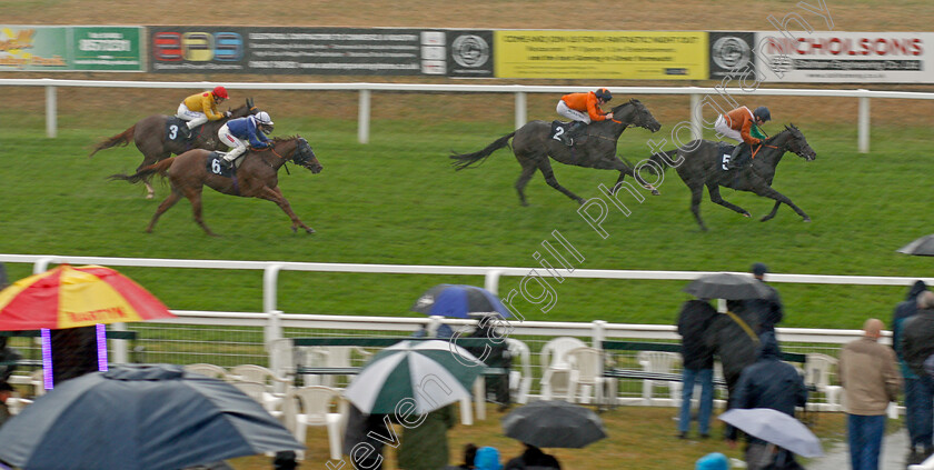 Snow-Berry-0001 
 SNOW BERRY (Callum Shepherd) beats KODI GOLD (2nd right) in the Norman Balls Happy Retirement Handicap
Yarmouth 14 Sep 2021 - Pic Steven Cargill / Racingfotos.com