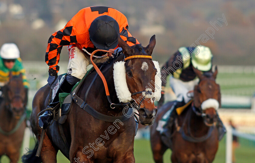 Kingswell-Theatre-0009 
 KINGSWELL THEATRE (Tom Scudamore) wins The Glenfarclas Cross Country Handicap Chase Cheltenham 17 Nov 2017 - Pic Steven Cargill / Racingfotos.com