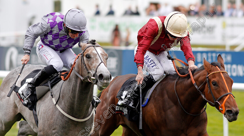 Heartache-0005 
 HEARTACHE (right, Ryan Moore) beats HAVANA GREY (left) in the Wainwrights Flying Childers Stakes Doncaster 15 Sep 2017 - Pic Steven Cargill / Racingfotos.com