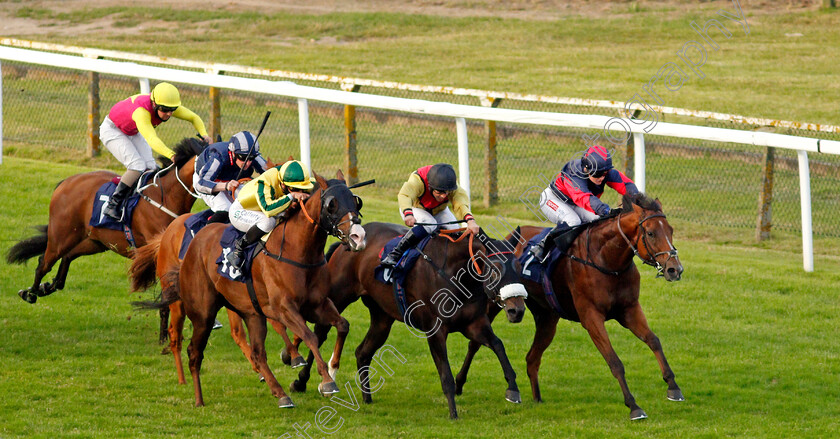 Oakenshield-0001 
 OAKENSHIELD (right, Hollie Doyle) beats CAZEVA PRINCESS (centre) and LOVE BAILEYS (left) in The Quinnbet Handicap Div1
Yarmouth 14 Jul 2021 - Pic Steven Cargill / Racingfotos.com