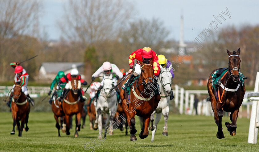 Mac-Tottie-0005 
 MAC TOTTIE (Sean Bowen) wins The Randox Topham Handicap Chase
Aintree 8 Apr 2022 - Pic Steven Cargill / Racingfotos.com