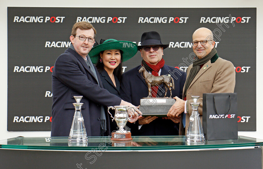 Footpad-0007 
 Presentation to Simon Munir for The Racing Post Arkle Challenge Trophy won by FOOTPAD Cheltenham 13 Mar 2018 - Pic Steven Cargill / Racingfotos.com