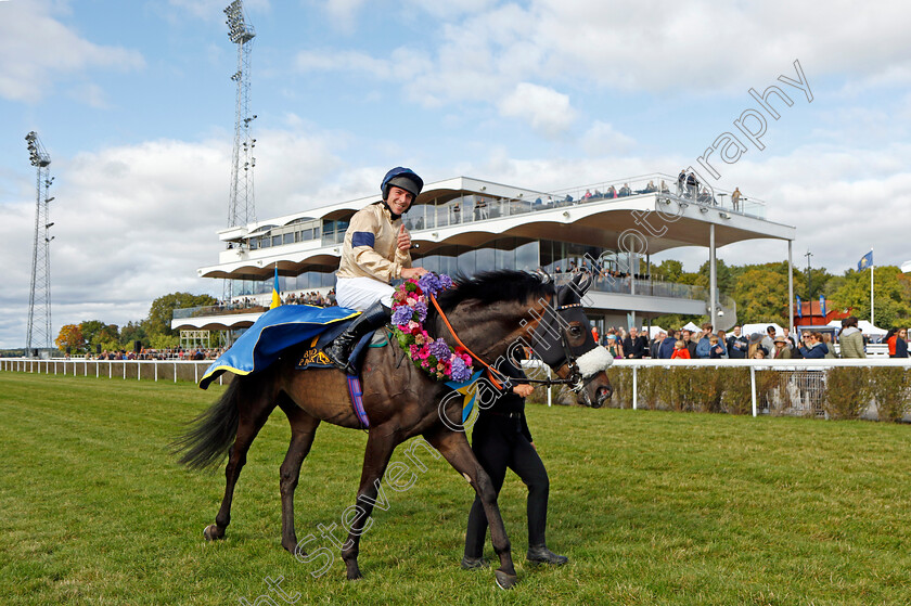 Al-Zaraqaan-0007 
 AL ZARAQAAN (Gavin Sheehan) winnner of The H.M. Drottningens Pris 
Bro Park, Sweden 18 Sep 2022 - Pic Steven Cargill / Racingfotos.com