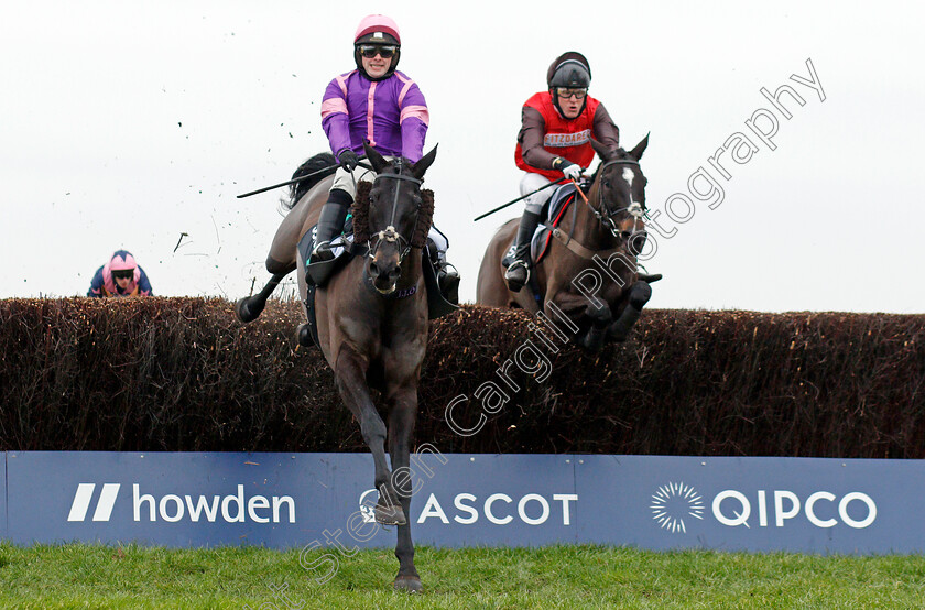 Cat-Tiger-0001 
 CAT TIGER (right, David Maxwell) beats COBOLOBO (left, Jonjo O'Neill) in The SBK Handicap Chase
Ascot 22 Jan 2022 - Pic Steven Cargill / Racingfotos.com