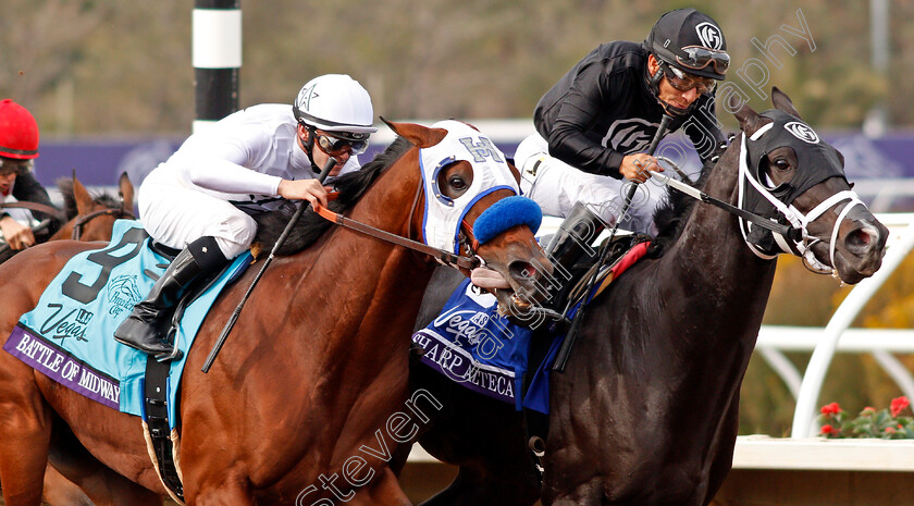 Battle-Of-Midway-0004 
 BATTLE OF MIDWAY (left, Flavian Prat) beats SHARP AZTECA (right) in The Breeders' Cup Dirt Mile, Del Mar USA 3 Nov 2017 - Pic Steven Cargill / Racingfotos.com