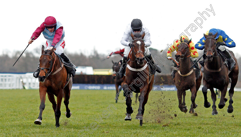 Clondaw-Native-0001 
 CLONDAW NATIVE (Ciaran Gethings) beats SETTIE HILL (centre) in The Eventmasters.co.uk Maiden Hurdle Ascot 22 Dec 2017 - Pic Steven Cargill / Racingfotos.com