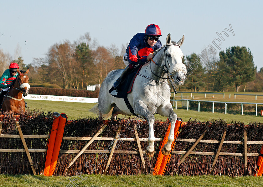 Ripper-Roo-0006 
 RIPPER ROO (Aidan Coleman) wins The Mansionbet App Maiden Hurdle
Market Rasen 19 Apr 2021 - Pic Steven Cargill / Racingfotos.com