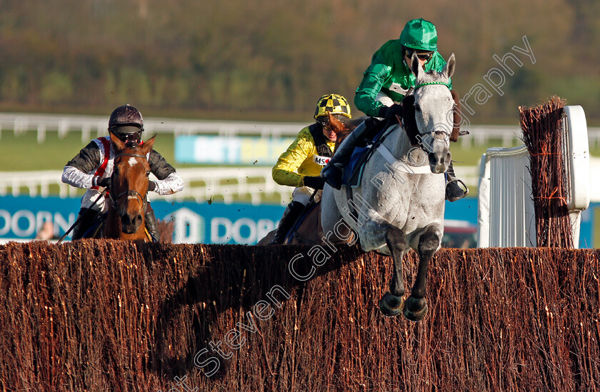 Vyta-Du-Roc-0003 
 VYTA DU ROC (Daryl Jacob) wins The Watch Live Racing On BetBright.com Handicap Chase Cheltenham 1 Jan 2018 - Pic Steven Cargill / Racingfotos.com