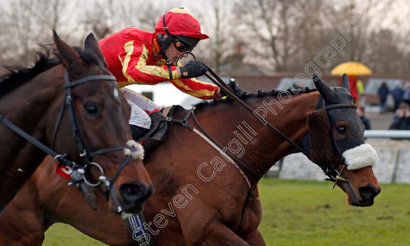 Pilgrims-Bay-0001 
 PILGRIMS BAY (James Best) Kempton 27 Dec 2017 - Pic Steven Cargill / Racingfotos.com