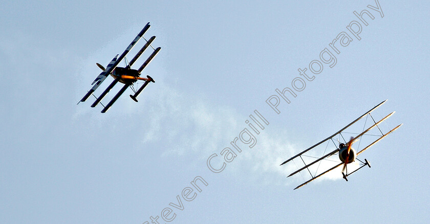 Dogfight-0009 
 World War I dogfight re-enactment takes place above Cheltenham Racecourse
18 Nov 2018 - Pic Steven Cargill / Racingfotos.com